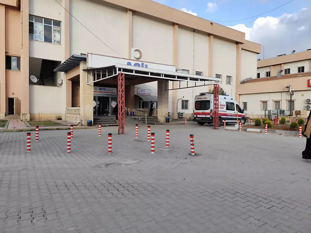 Silopi\'de TIR Kazası: 2 İşçi Yaralandı