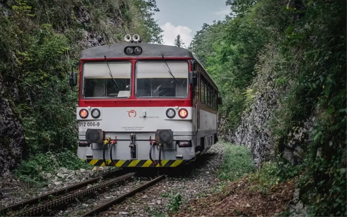 Slovakya\'da tren kazası: 30 yaralı