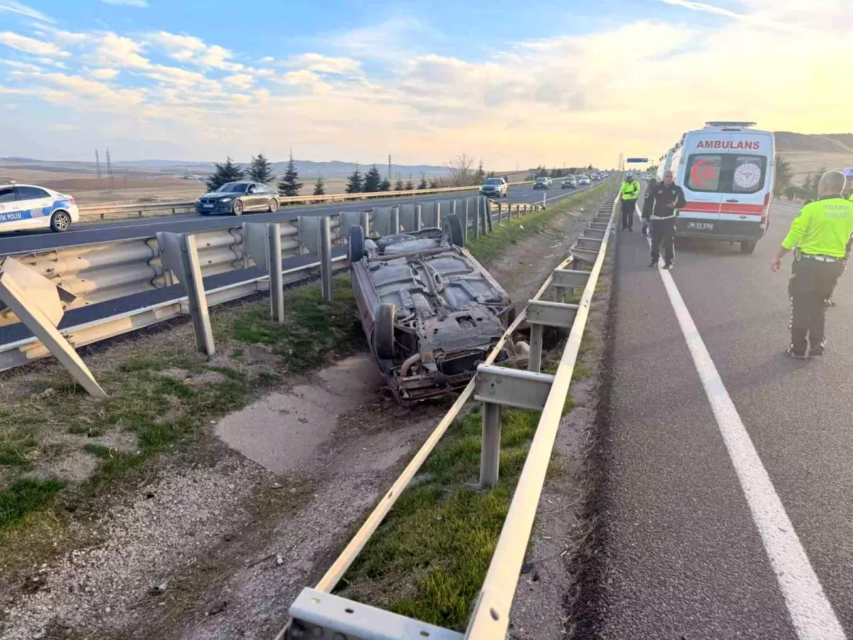 Polatlı\'da Ters Dönülen Otomobilde 3 Yaralı