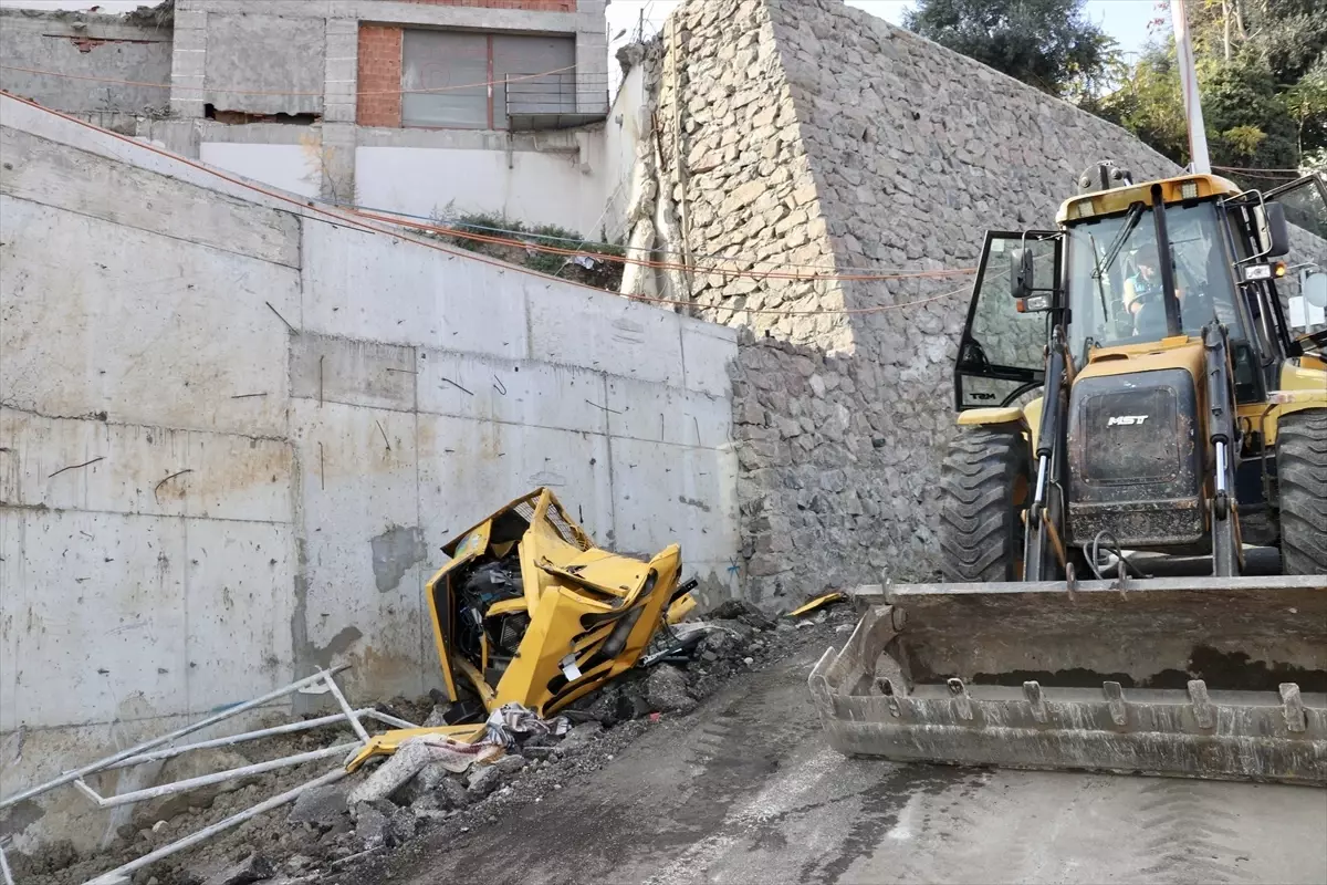 Kamyon Park Halindeyken Devrildi