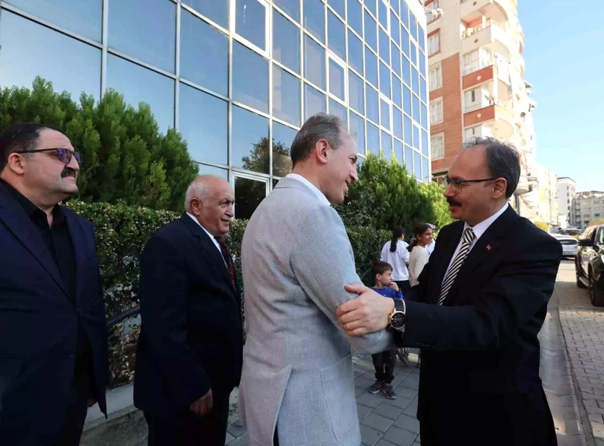 Siirt Valisi Dr. Kemal Kızılkaya Ticaret ve Sanayi Odası\'nı Ziyaret Etti