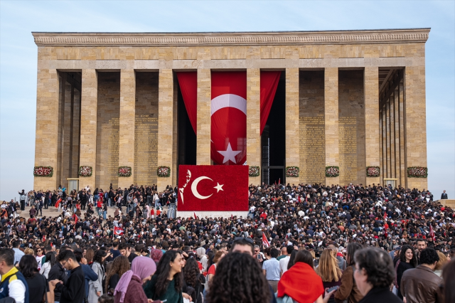 10 Kasım'da tarihi rekor! Anıtkabir'i 1 milyon 219 bin kişi ziyaret etti