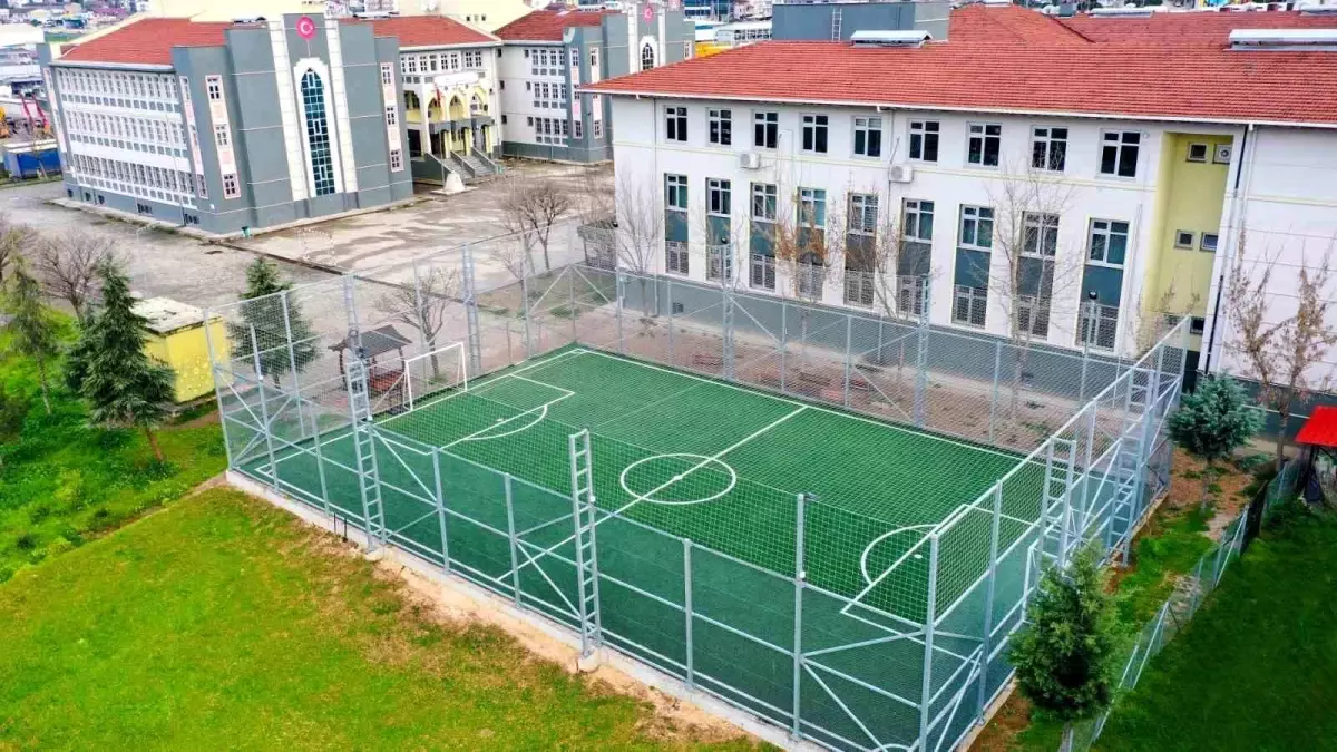 Kocaeli\'nde 12 Yeni Futbol Sahası Hizmete Açıldı