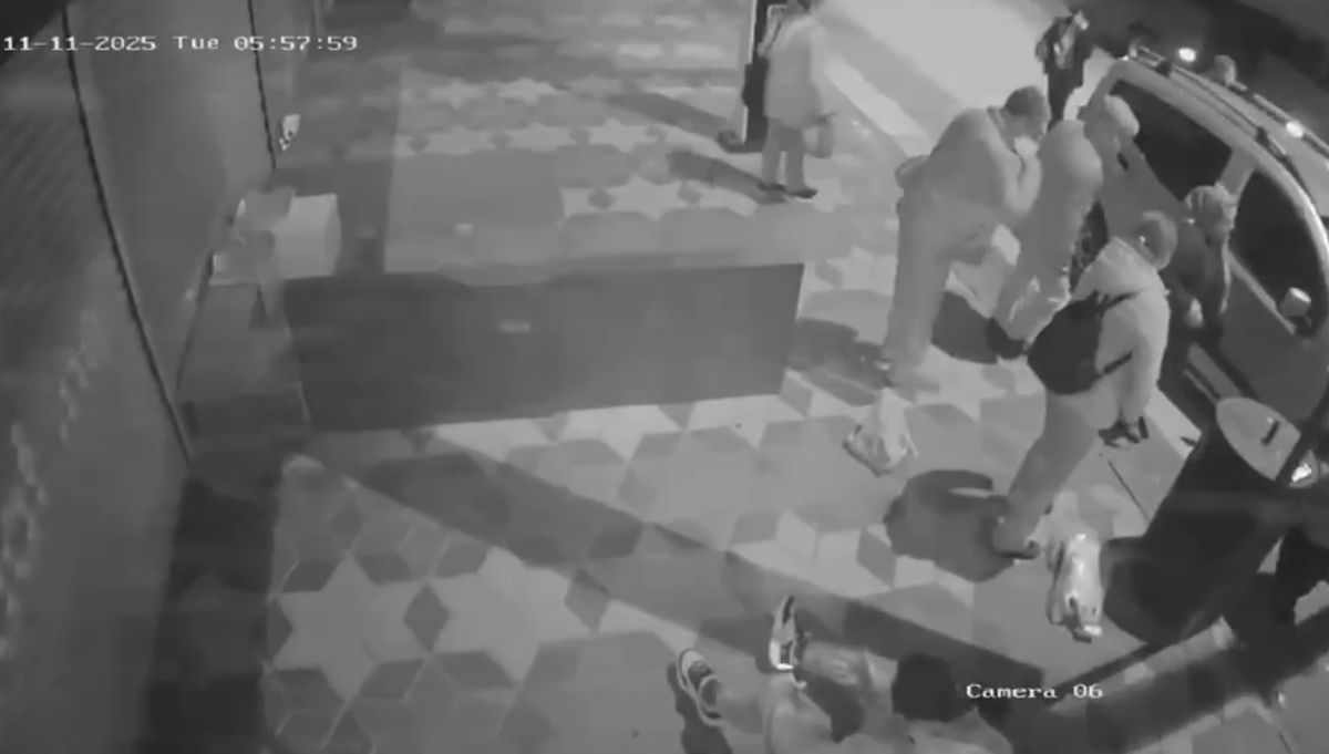 Mamak\'ta Otomobil Duraktakilere Çarptı: 6 Yaralı