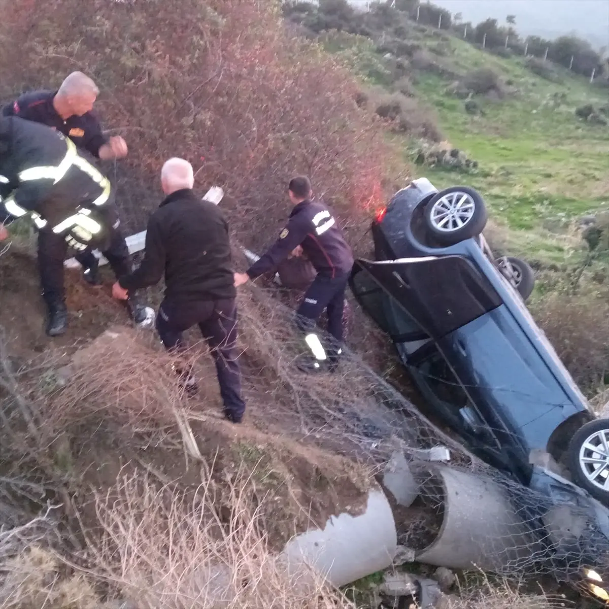 Aydın\'da Otomobil Şarampole Devrildi: 5 Yaralı