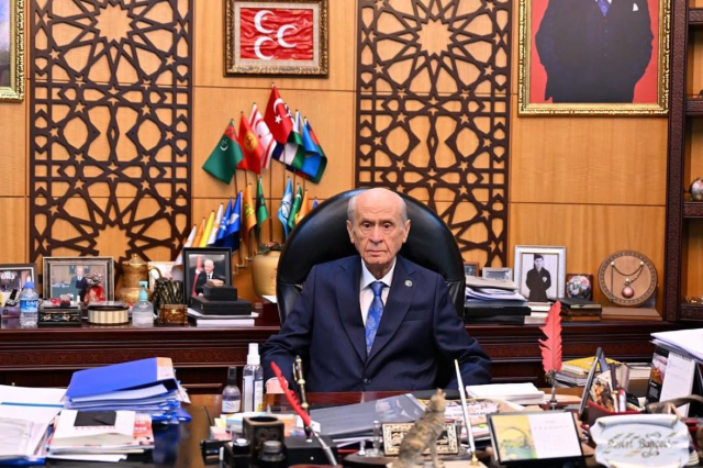 Cezaevinden serbest bırakılan Ahmet Özer'den MHP lideri Devlet Bahçeli'ye teşekkür Cezaevinden serbest bırakılan Ahmet Özer'den MHP lideri Devlet Bahçeli'ye teşekkür