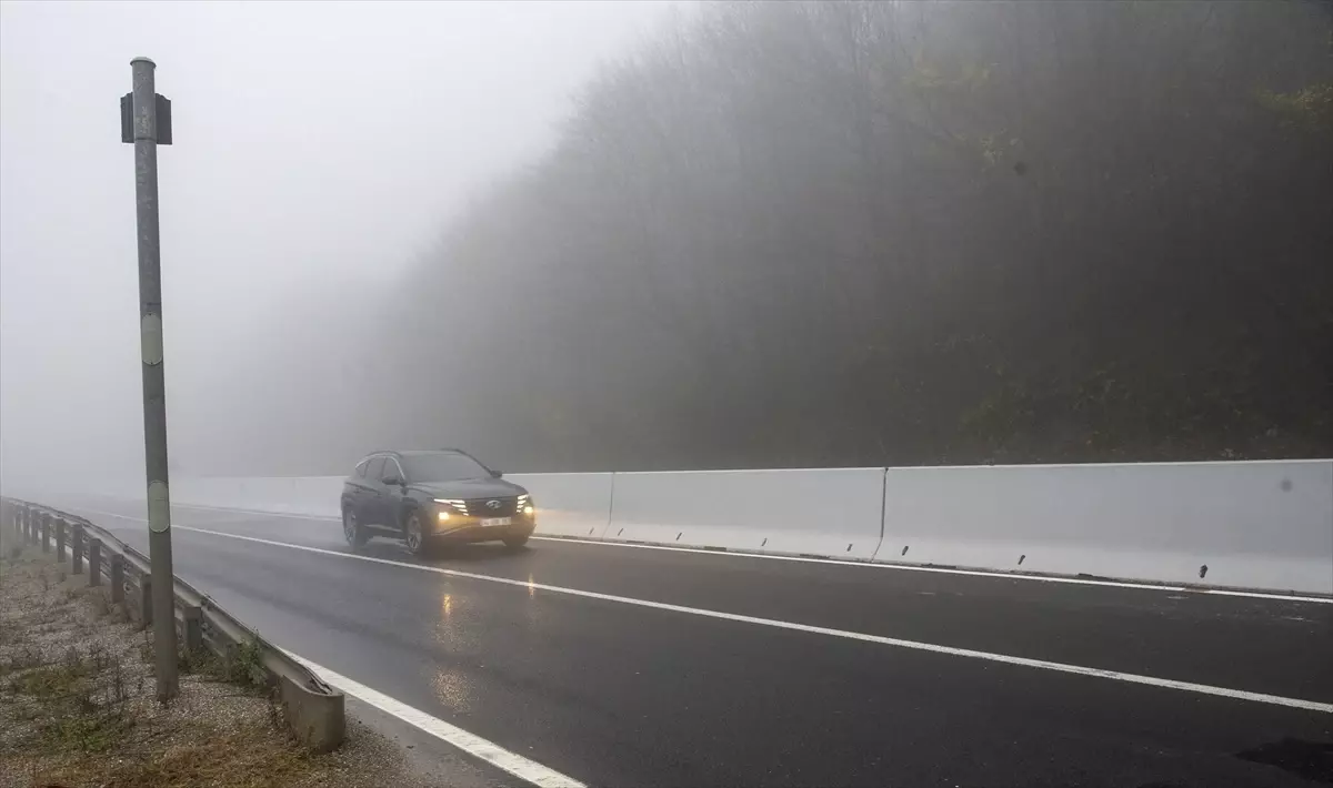 Bolu Dağı\'nda Sağanak ve Sis Ulaşımı Olumsuz Etkiliyor