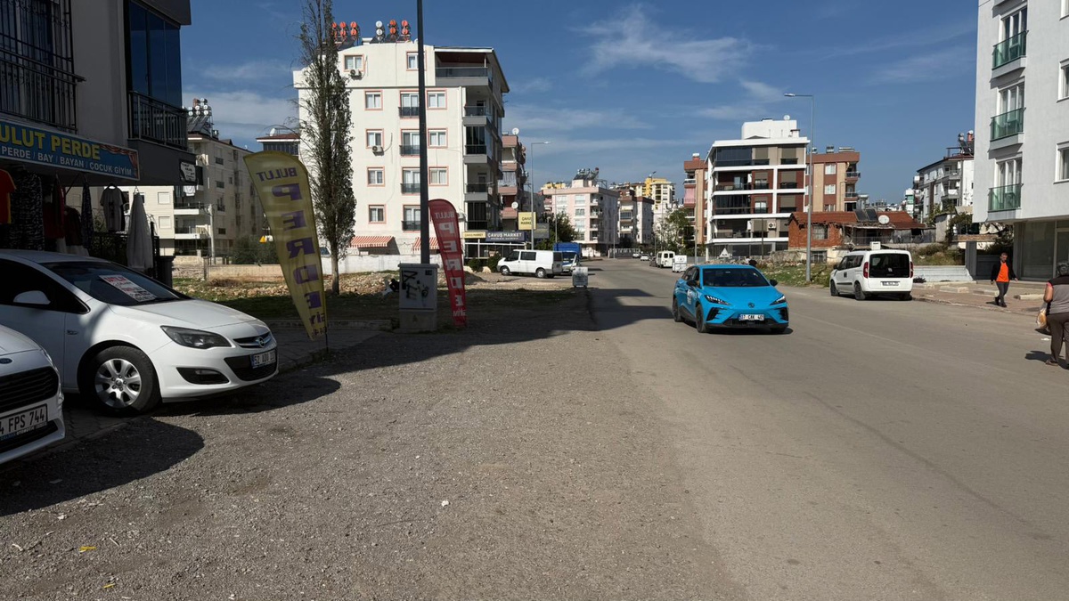 Antalya\'da Uyuşturucu Operasyonu: Şüphelilere Ateş Açıldı