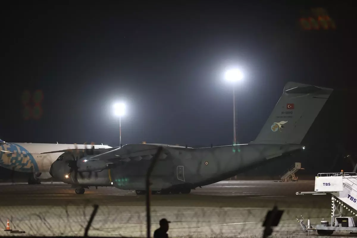 Gürcistan\'da düşen askeri kargo uçağında şehit olan askerlerin naaşlarını taşıyan uçak Tiflis\'ten ayrıldı