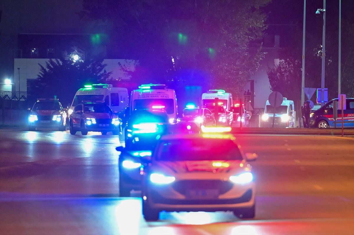 Gürcistan\'da düşen askeri uçakta şehit olan askerlerin naaşları Adli Tıp Kurumuna getirildi