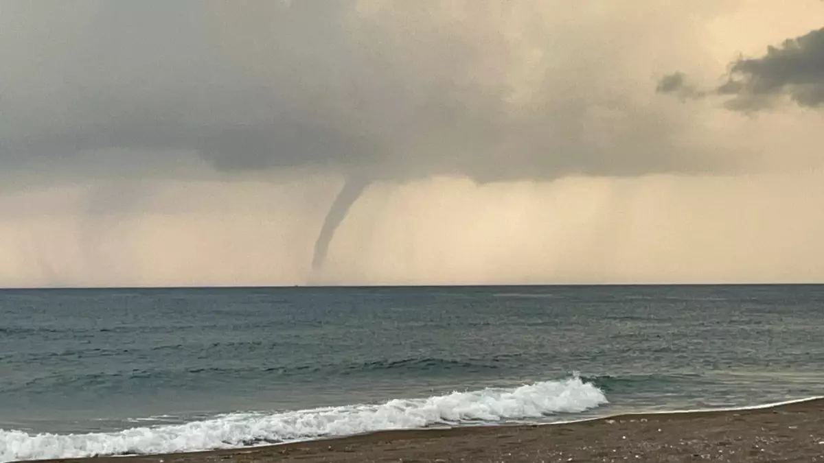 Hatay\'da Denizde Hortum Oluştu