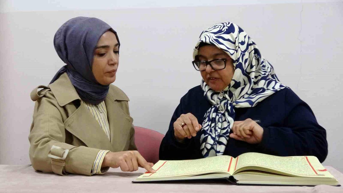 İşitme Engelli Necla\'nın Kur\'an Sevinci