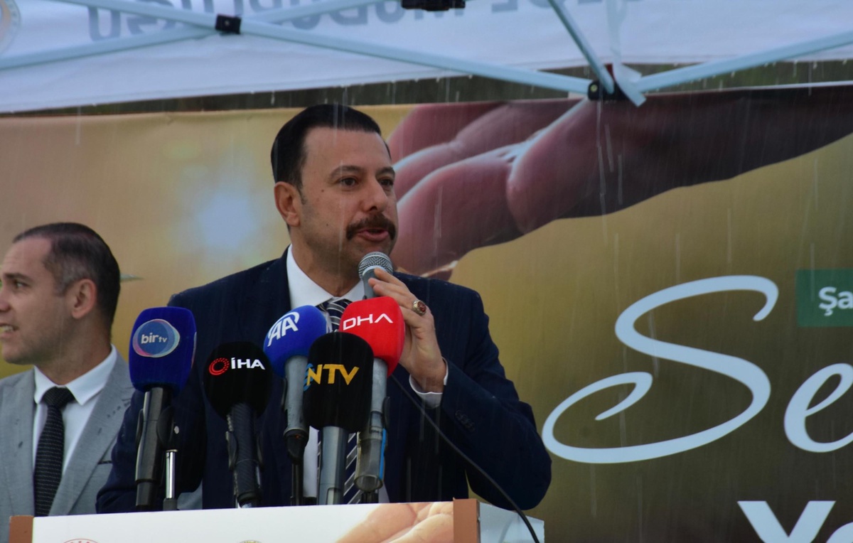 İzmir\'de 115 Bin Fidan Toprakla Buluştu