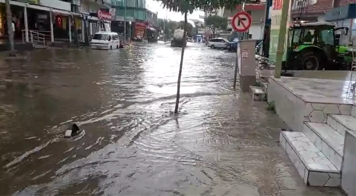 İzmir\'de Kuvvetli Sağanak Yağış