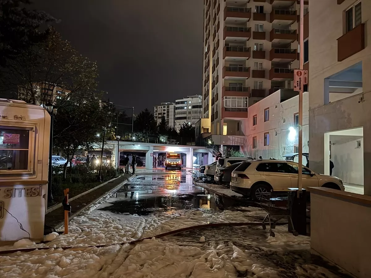 Kahramanmaraş\'ta Otopark Yangını: 18 Kişi Dumandan Etkilendi