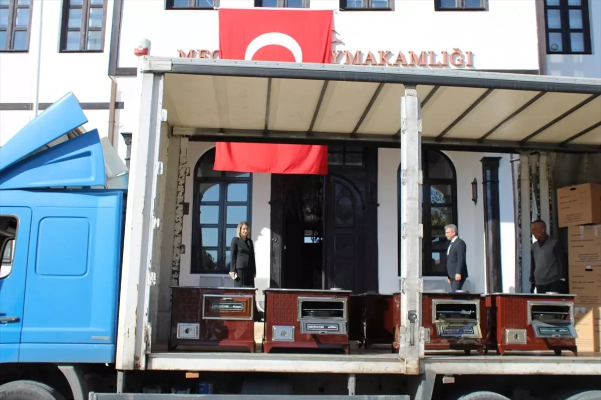 Mecitözü\'nde Dar Gelirli Ailelere Soba Yardımı