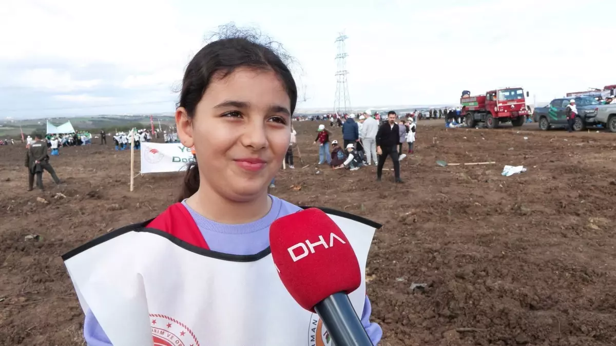 Silivri\'de Milli Ağaçlandırma Günü Etkinliği: 15 Bin Fidan Toprakla Buluştu