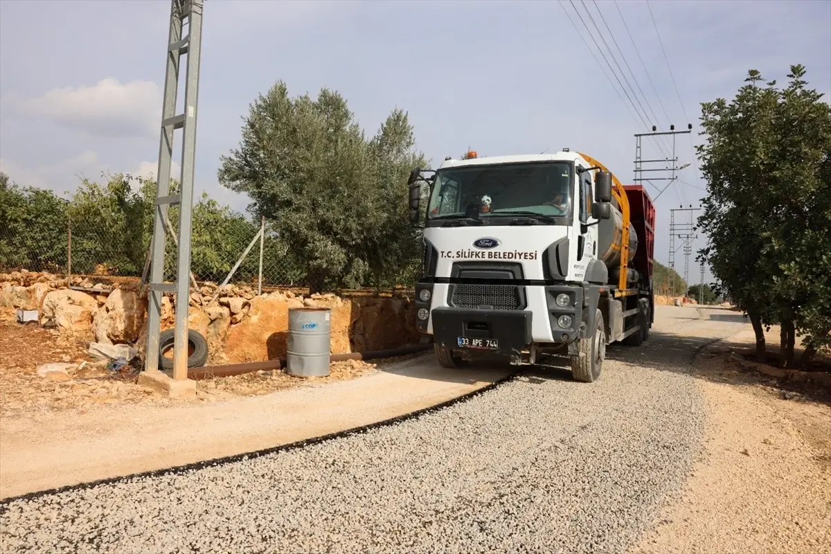 Silifke\'de Asfaltlama Çalışmaları Devam Ediyor