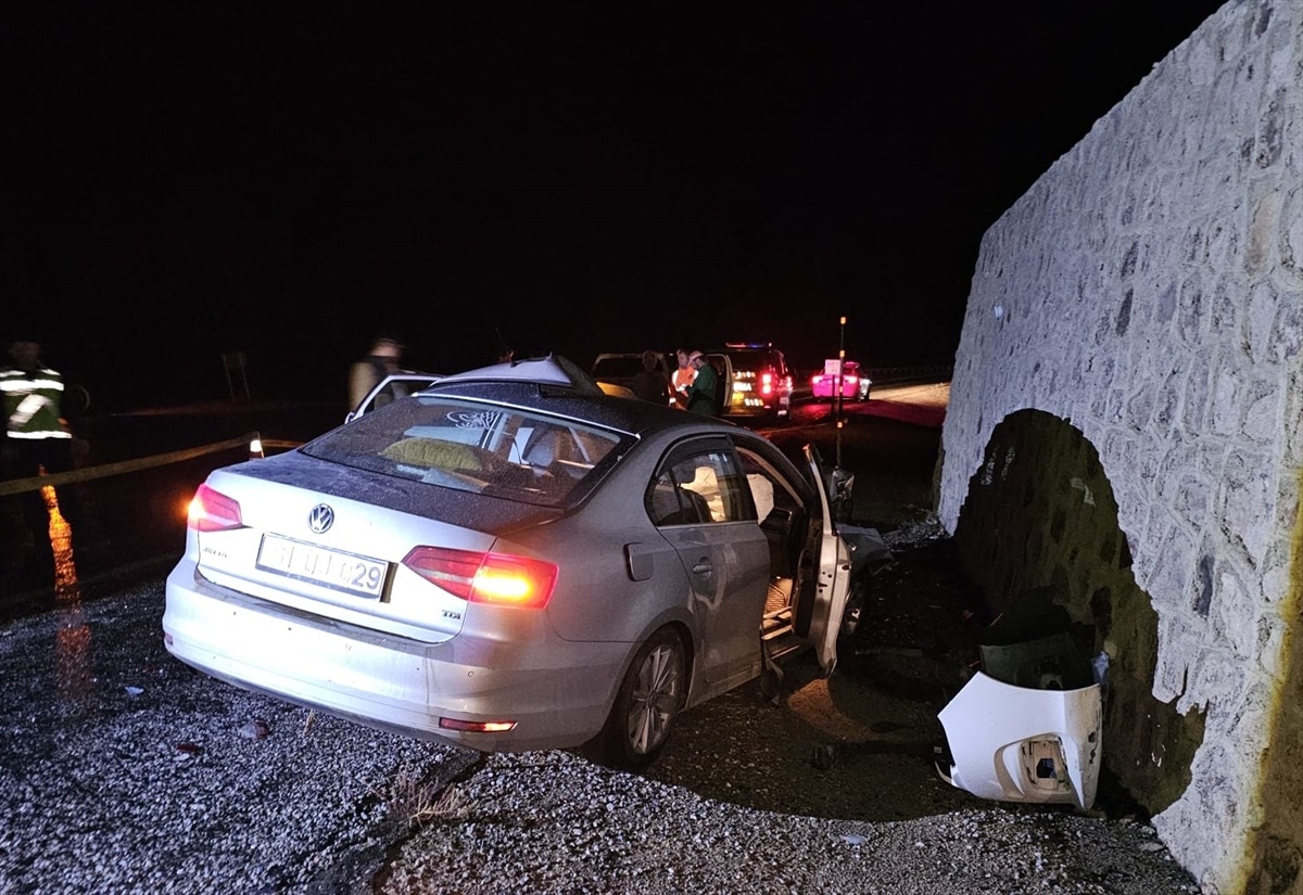 Sivas\'ta Trafik Kazası: 1 Ölü, 2 Yaralı