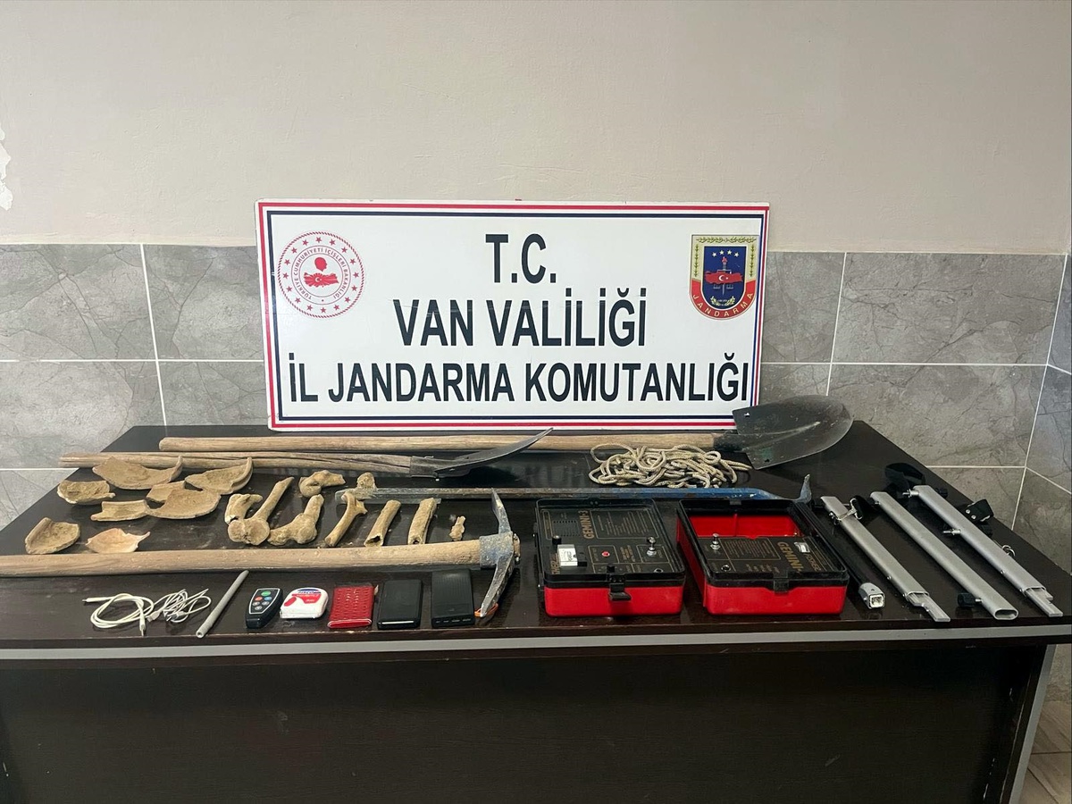 Van\'da İzinsiz Kazı Yapan 5 Kişi Yakalandı