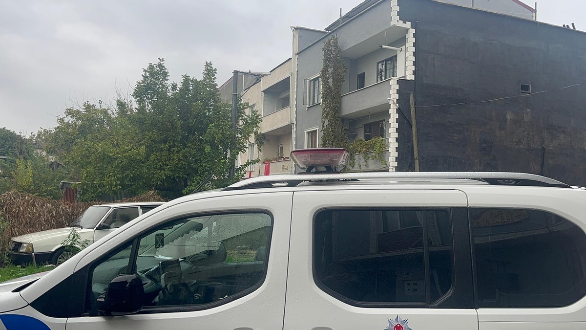 Bursa\'da Balkon Dawn Düşen Adam Ağır Yaralandı
