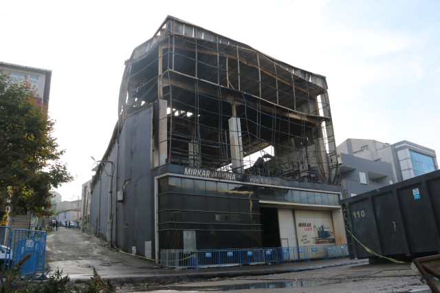 6 kişiye mezar olan kozmetik fabrikasındaki yangının çıkış nedeni belli oldu 6 kişiye mezar olan kozmetik fabrikasındaki yangının çıkış nedeni belli oldu