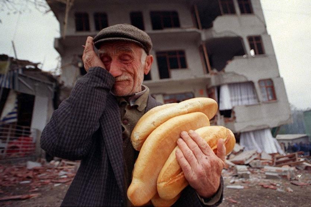 845 vatandaşımızın can verdiği depremin üzerinden 26 yıl geçti