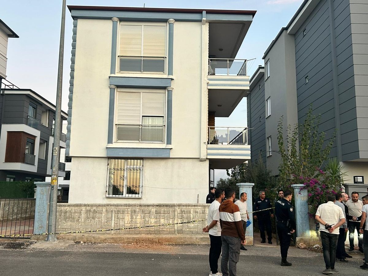 Polis Memuru Ailesini Katletti
