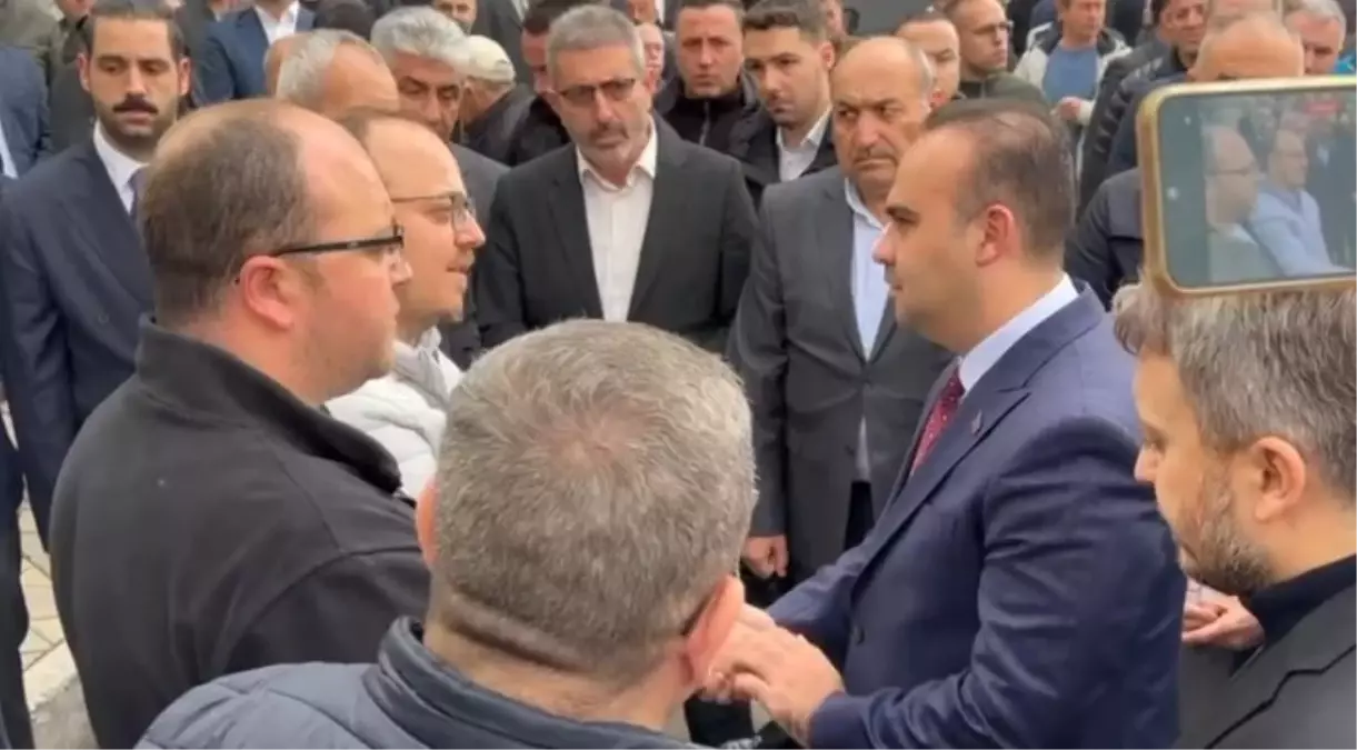 Bakan Kacır, Çorum\'da şehit ailesine taziye ziyaretinde bulundu