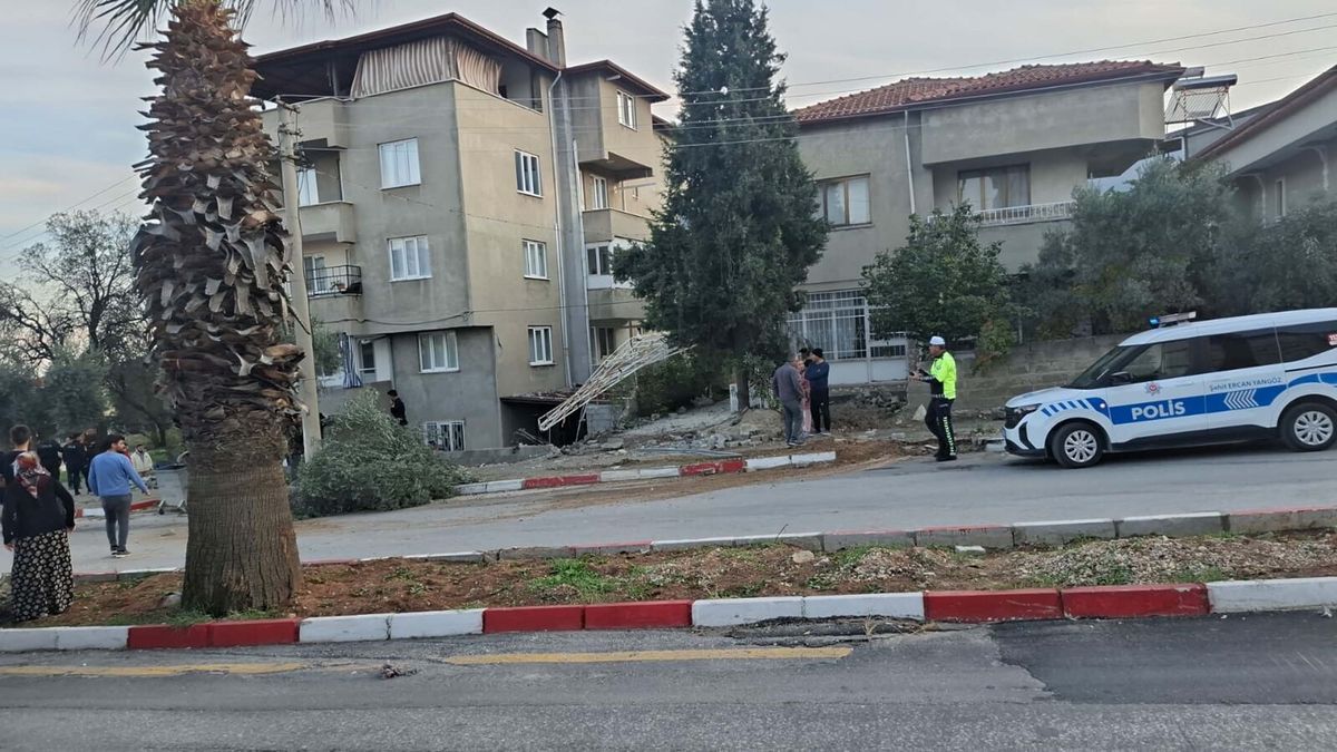 Kontrolden Çıkan Kamyonet Ev Bahçesine Uçtu