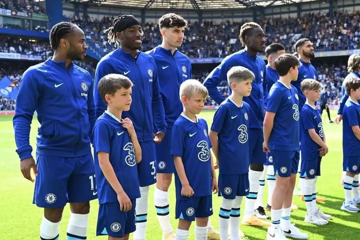 Dünyaca ünlü yıldız Sterling\'in evine bir kez daha hırsız girdi