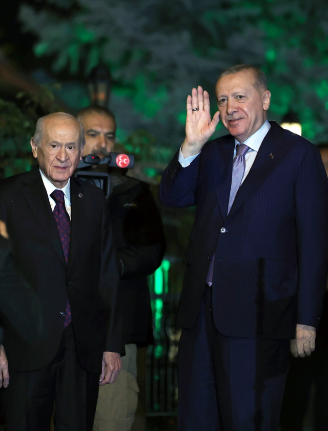 Erdoğan ile Bahçeli görüşme gerçekleştirdi Erdoğan ile Bahçeli görüşme gerçekleştirdi