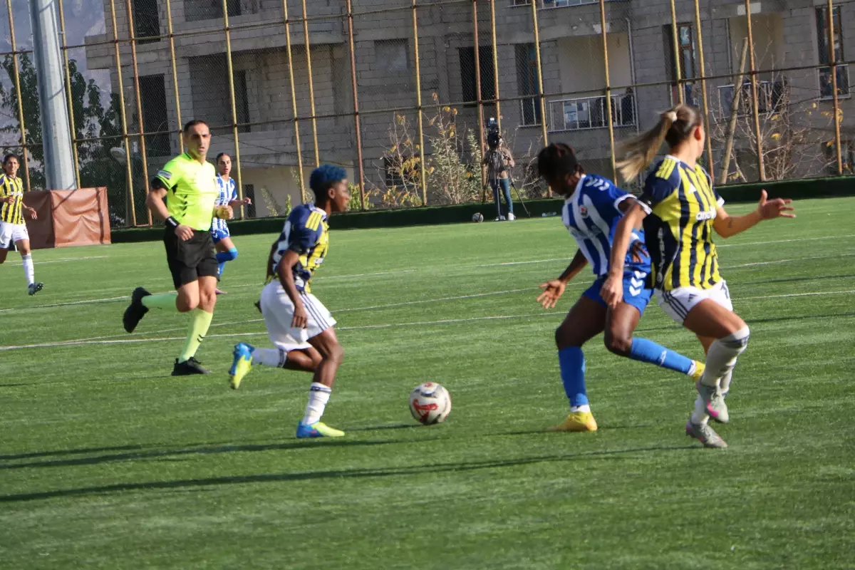 Fenerbahçe Kadın Futbol Takımı Hakkarigücü\'nü Yendi