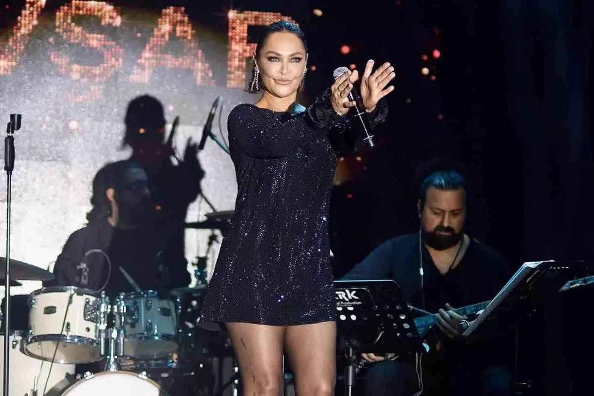 Hülya Avşar\'dan yeni hamle: Sahnelerden iş dünyasına