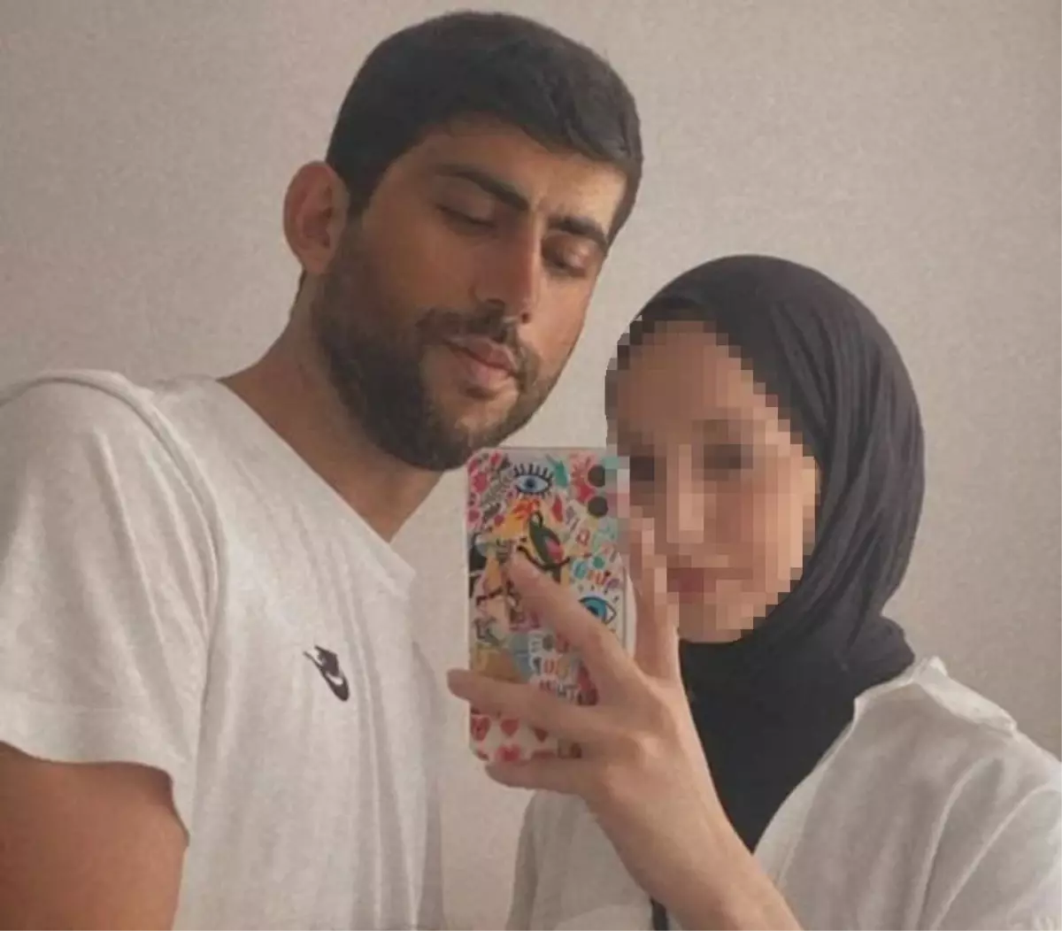 19 yaşındaki genç, kapının dürbününden bakarak dehşet saçtı: 1 ölü, 2 yaralı