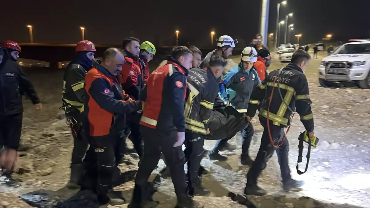 Kayseri\'de Uçuruma Yuvarlanan Otomobilin Sürücüsü Hayatını Kaybetti