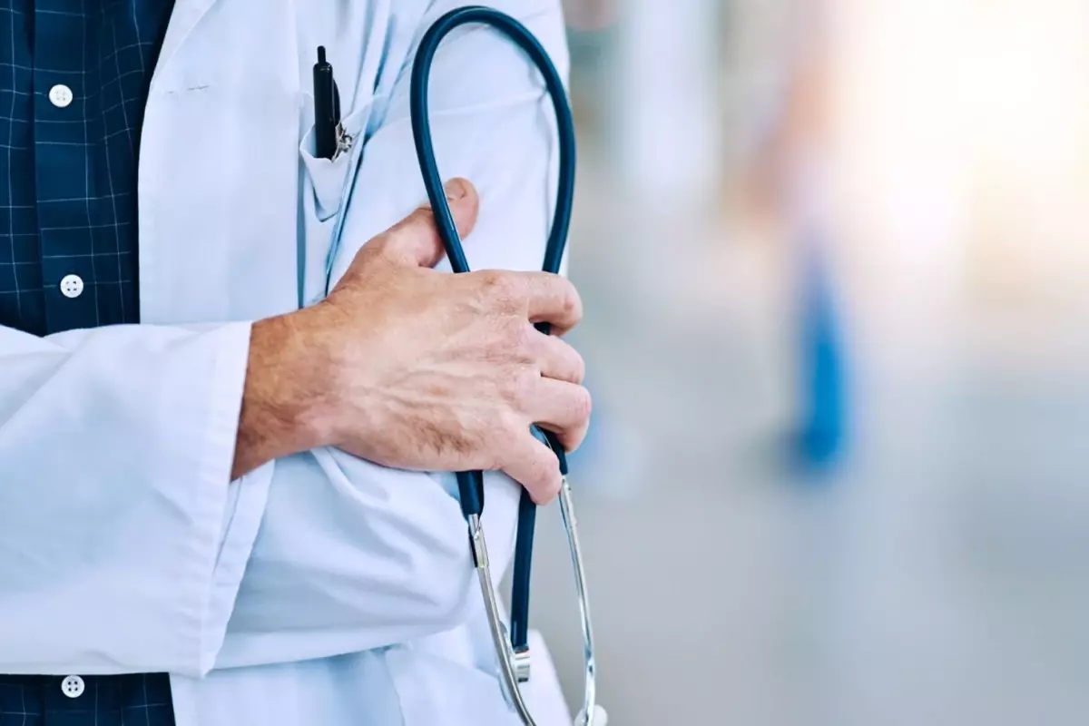 Sağlık Bakanlığı\'ndan sosyal medya doktorlarına ayar! Suç duyurusunda bulunulacak