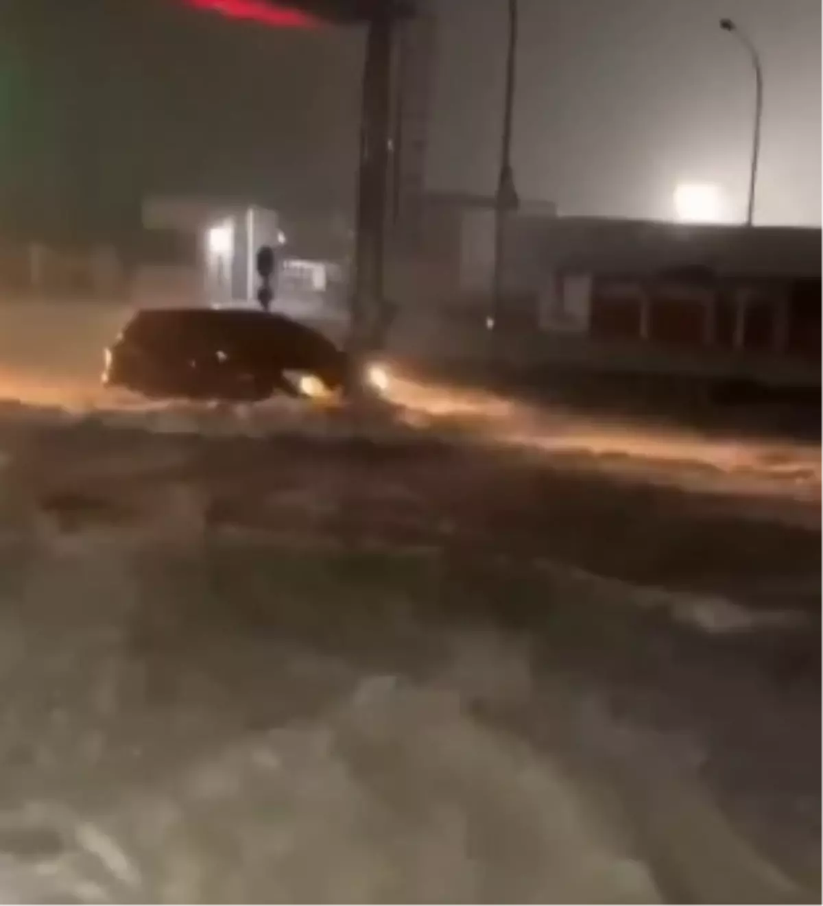 Tayvan\'da Tayfun Nedenli Tahliyeler