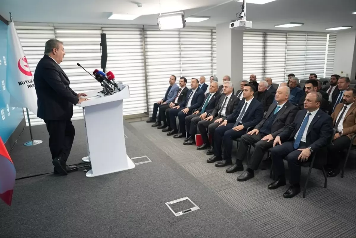 Destici: Spekülatif haberleri yayanları kınıyorum