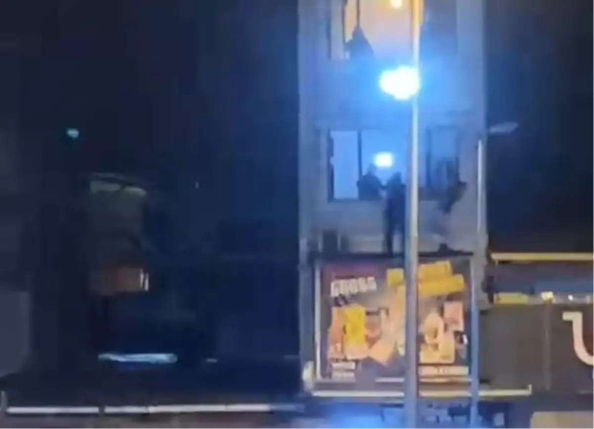 Kumkapı\'da Kavga: 1 Kişi Pencereden Atıldı