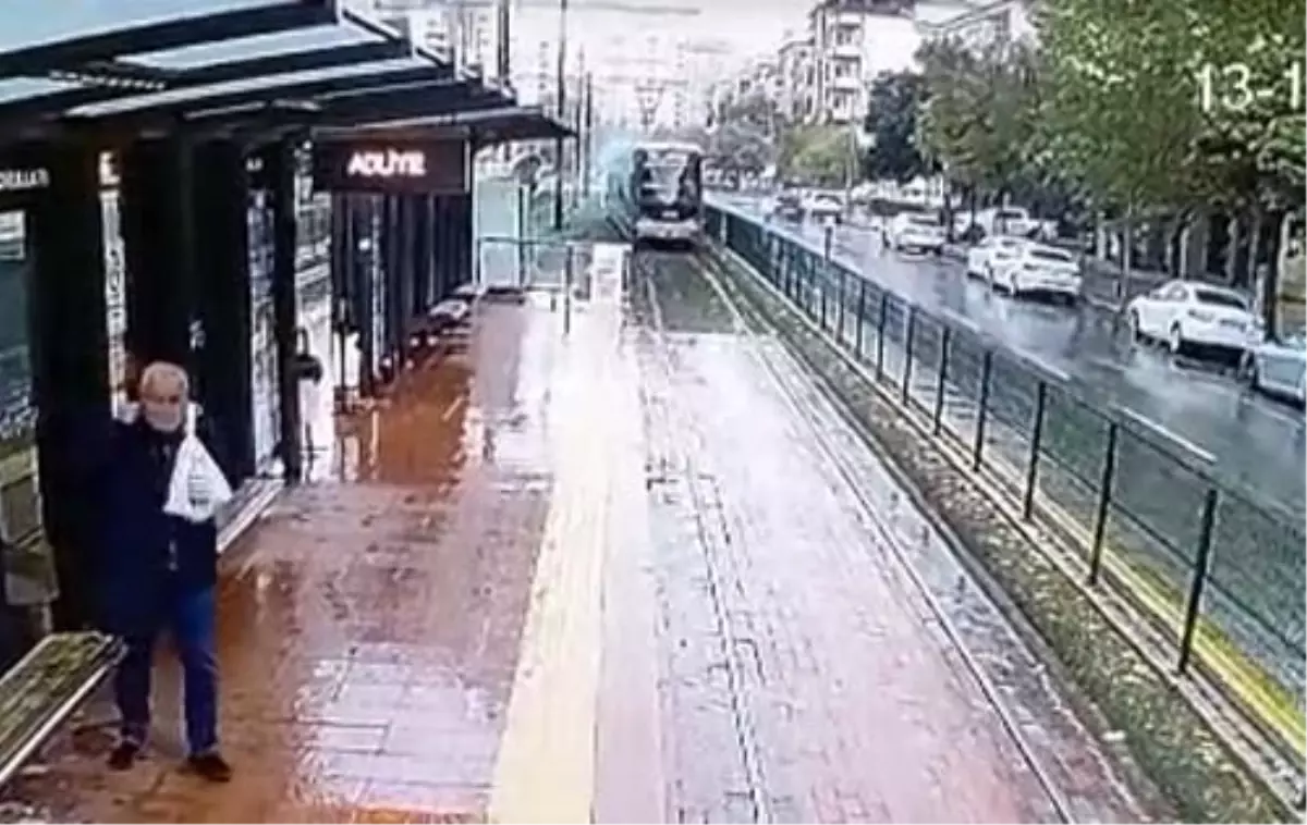 Tramvaya Yıldırım Düştü
