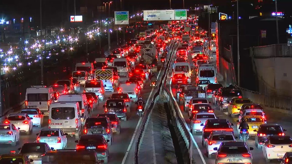 İstanbul\'da Trafik Yoğunluğu Yüzde 89\'a Ulaştı