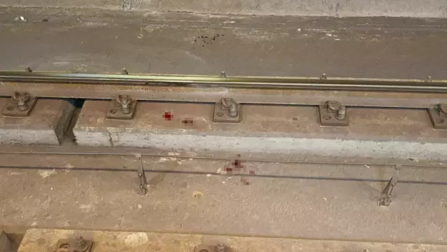 Metroda korku dolu anlar! Yolcu tren gelirken raylara atladı | Son Dakika