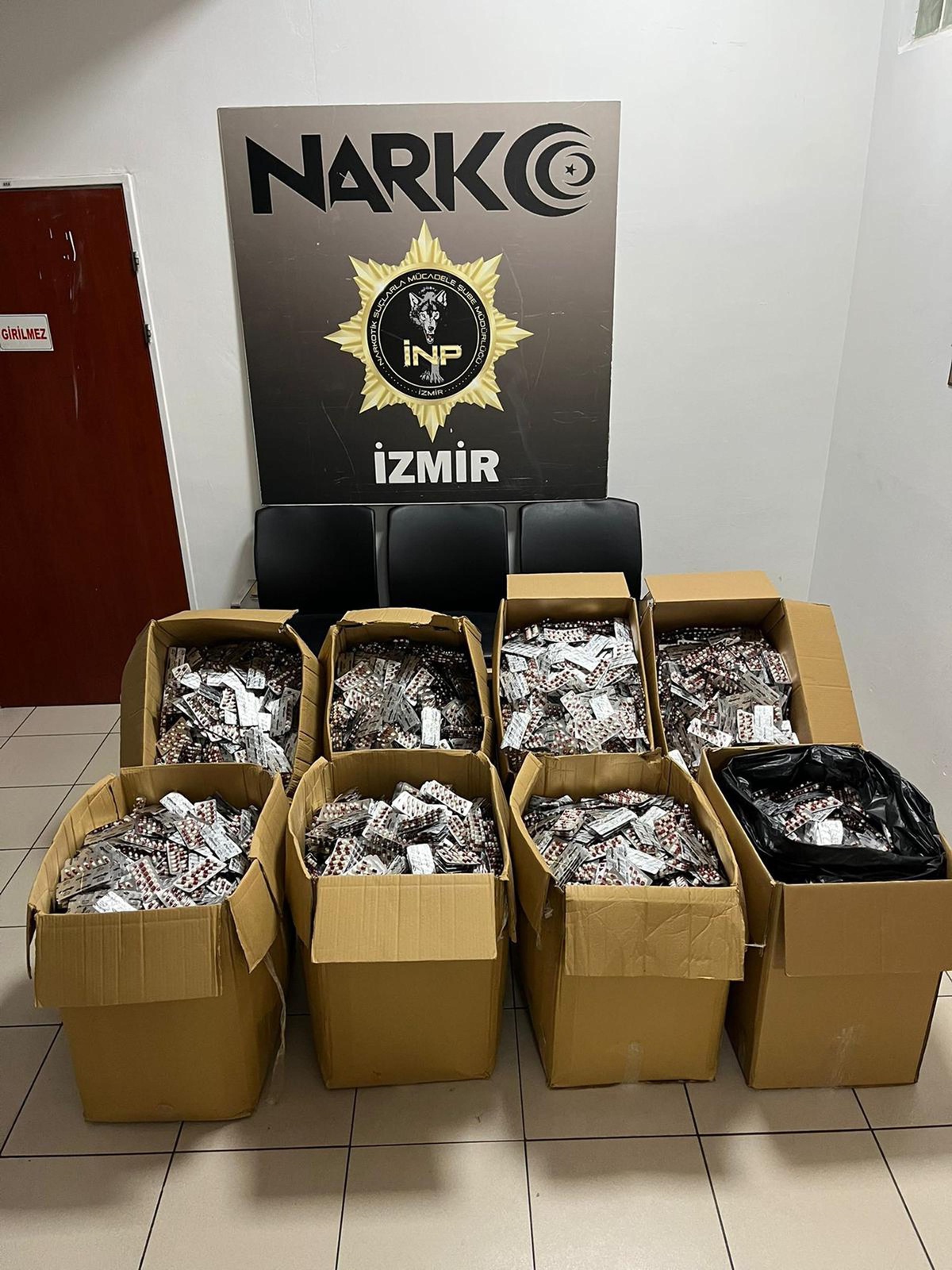 İzmir\'de 68 Bin Uyuşturucu Hap Ele Geçirildi
