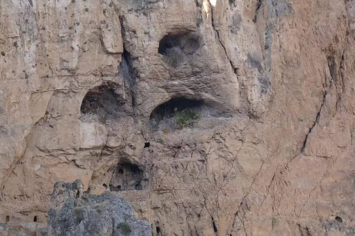 Tarihi mağaradan gelen esrarengiz sesler tedirgin ediyor! Kimse yanından bile geçmek istemiyor