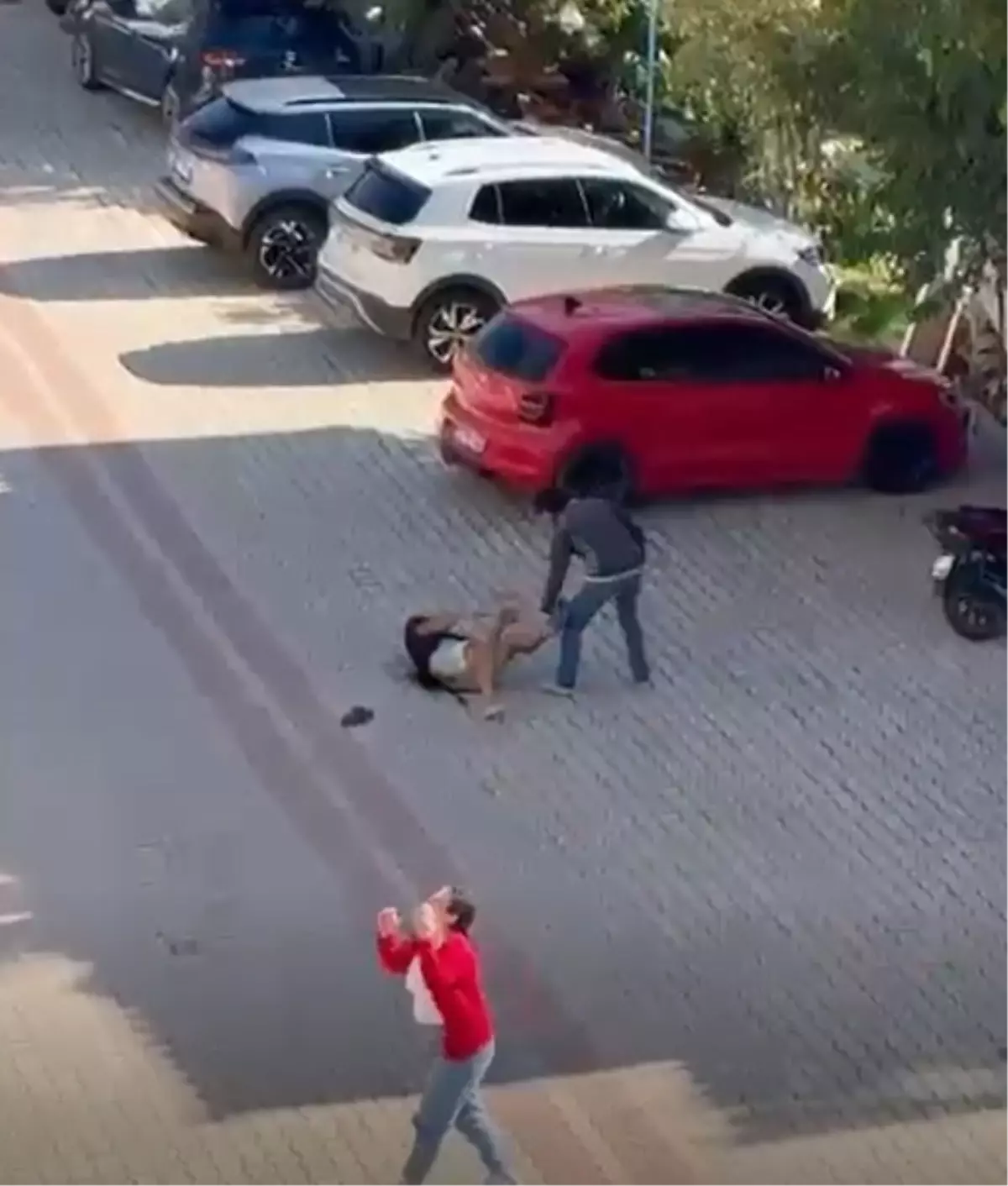 Annesiyle gönül ilişkisi olduğunu iddia ettiği kişiyi 22 bıçak darbesiyle öldürdü