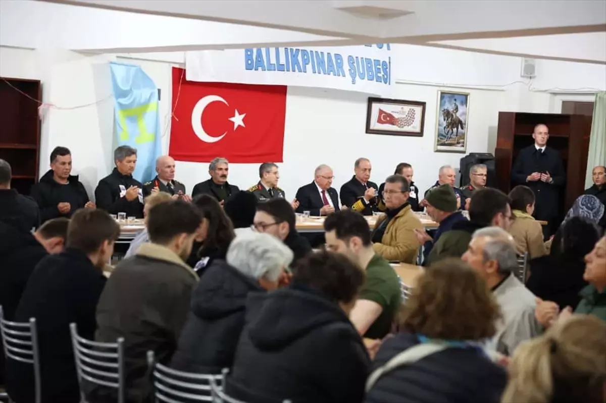 Bakan Güler\'den şehit Üsteğmen Kandemir ile şehit Uzman Çavuş Dolapci\'nin ailelerine taziye ziyareti