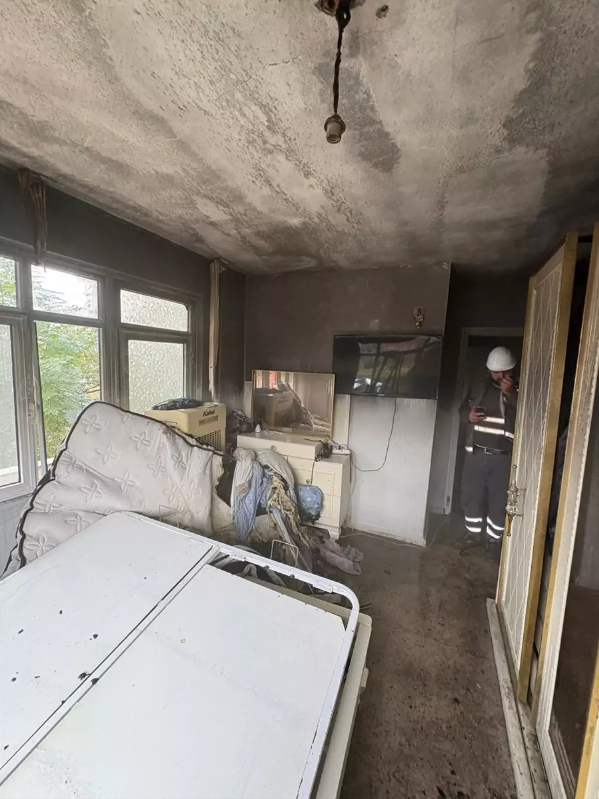 Dörtyol\'da Ev Yangını: 1 Kişi Dumandan Etkilendi