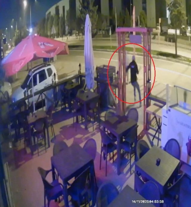 İşyerine defalarca giren hırsızı sopayla kovaladı: İşyerine defalarca giren hırsızı sopayla kovaladı: