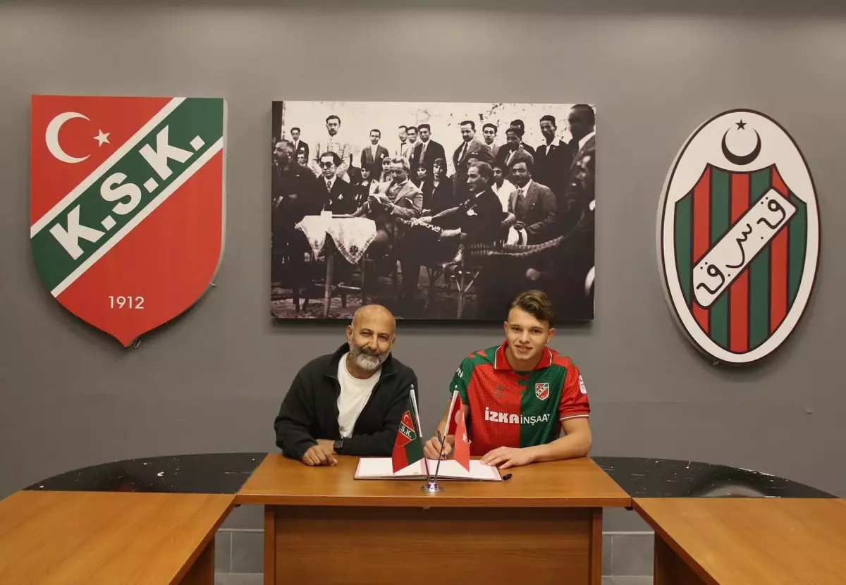 Karşıyaka\'da Genç Kaleci Sözleşme İmzaladı
